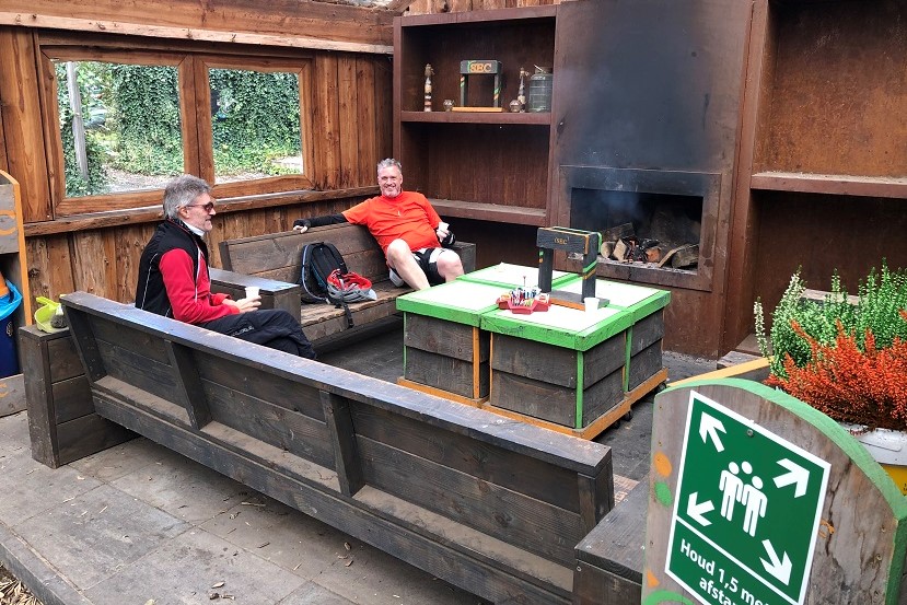 Bijtanken en sterke verhalen vertellen. - Foto: Ard Krikke