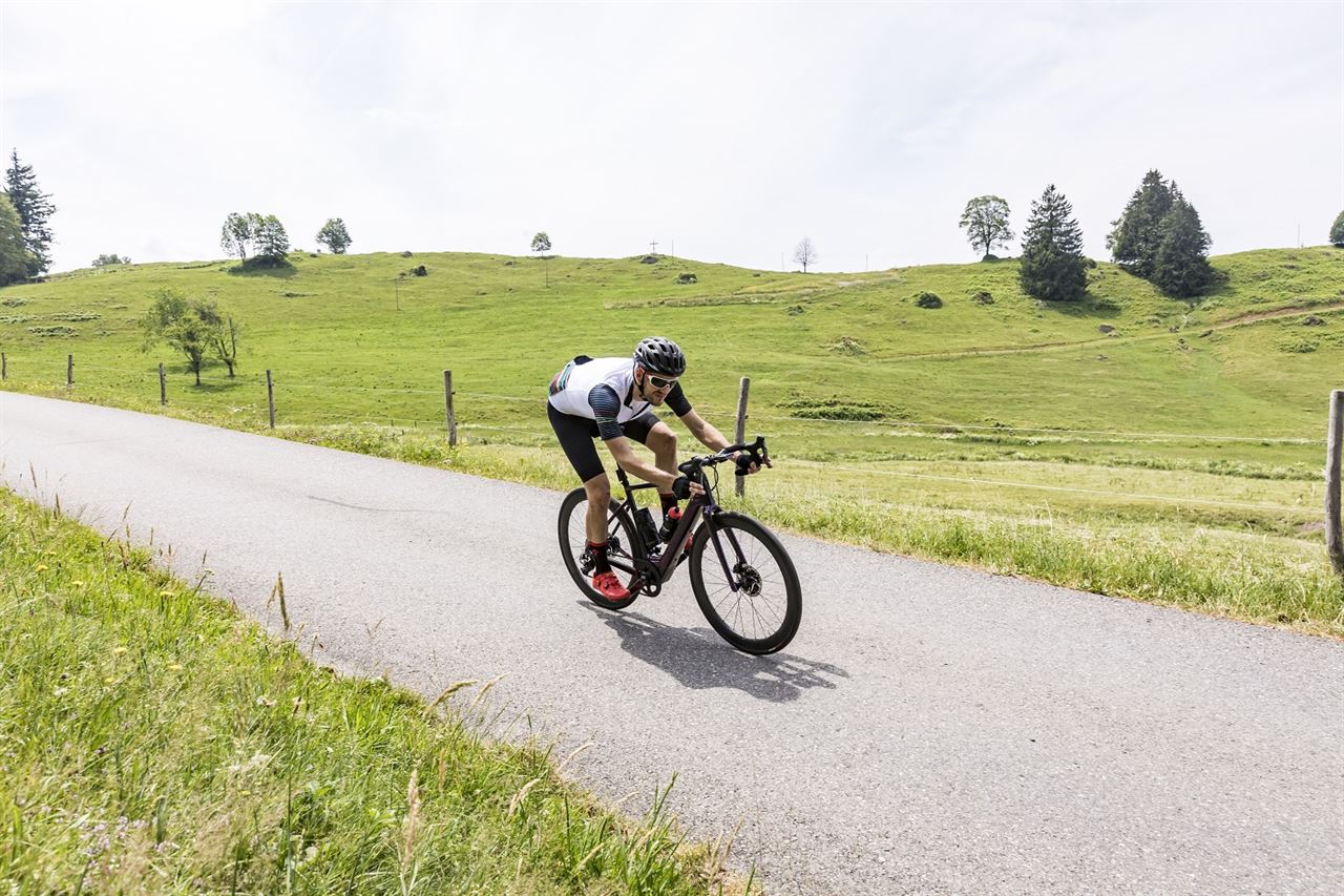 Je merkt niet dat je op een e-racer zit.