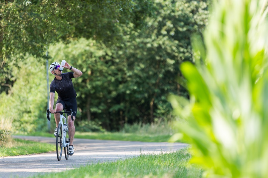 Wat heb je als fietser echt nodig: voedingssupplementen of volstaat een gezond dieet?