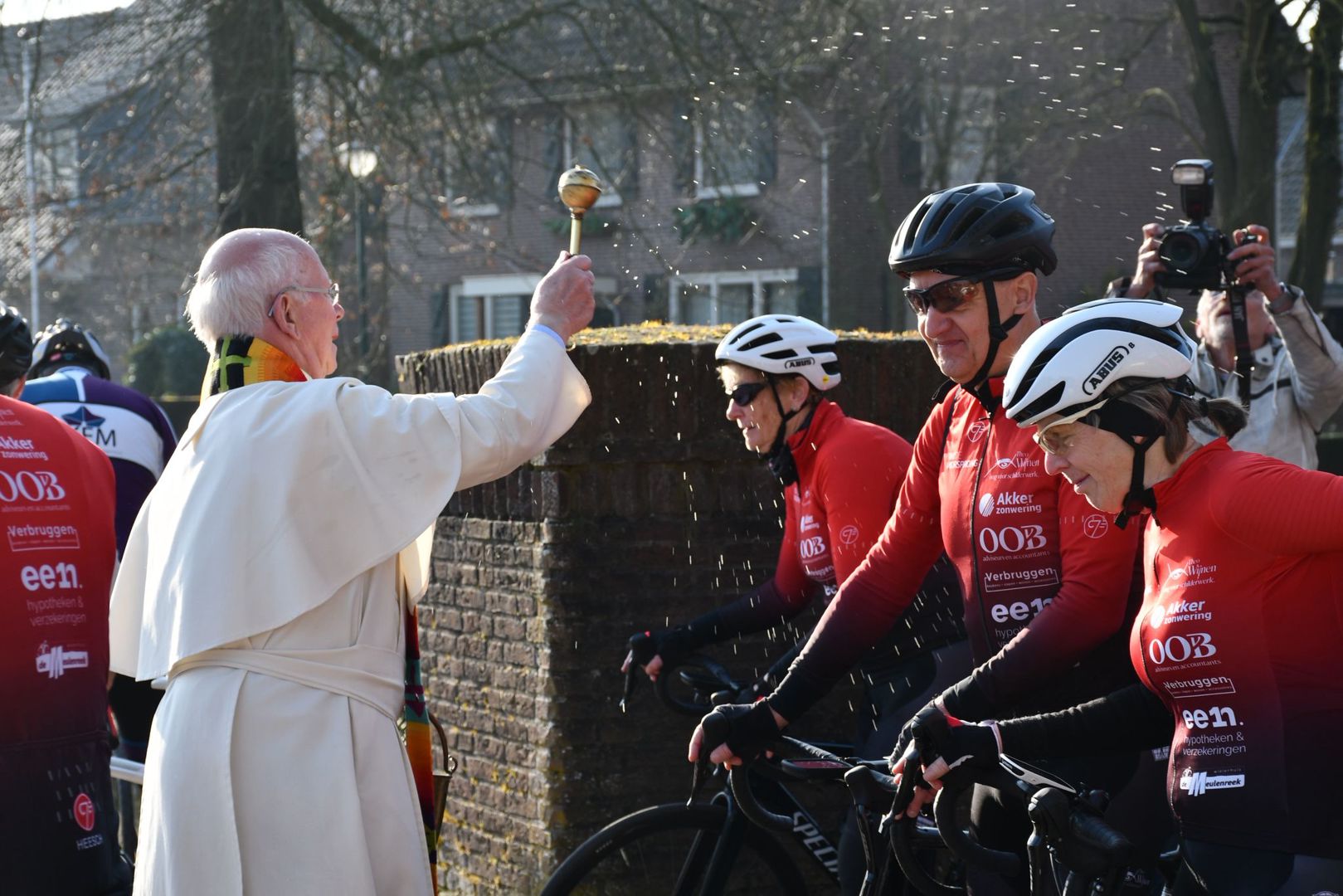 Wielerzegening in Heeswijk-Dinther luidt fietsseizoen 2026 in