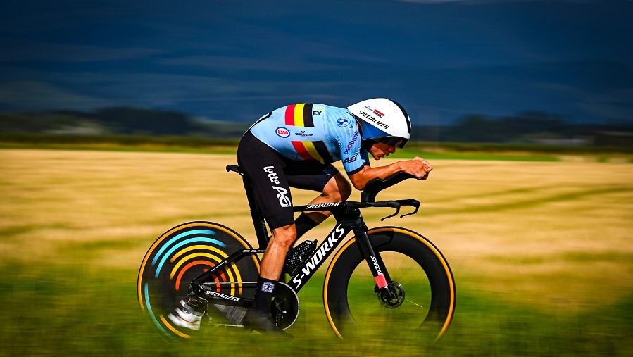 Bioracer maakt supersonisch tijdritpak voor wereldkampioen Remco Evenepoel