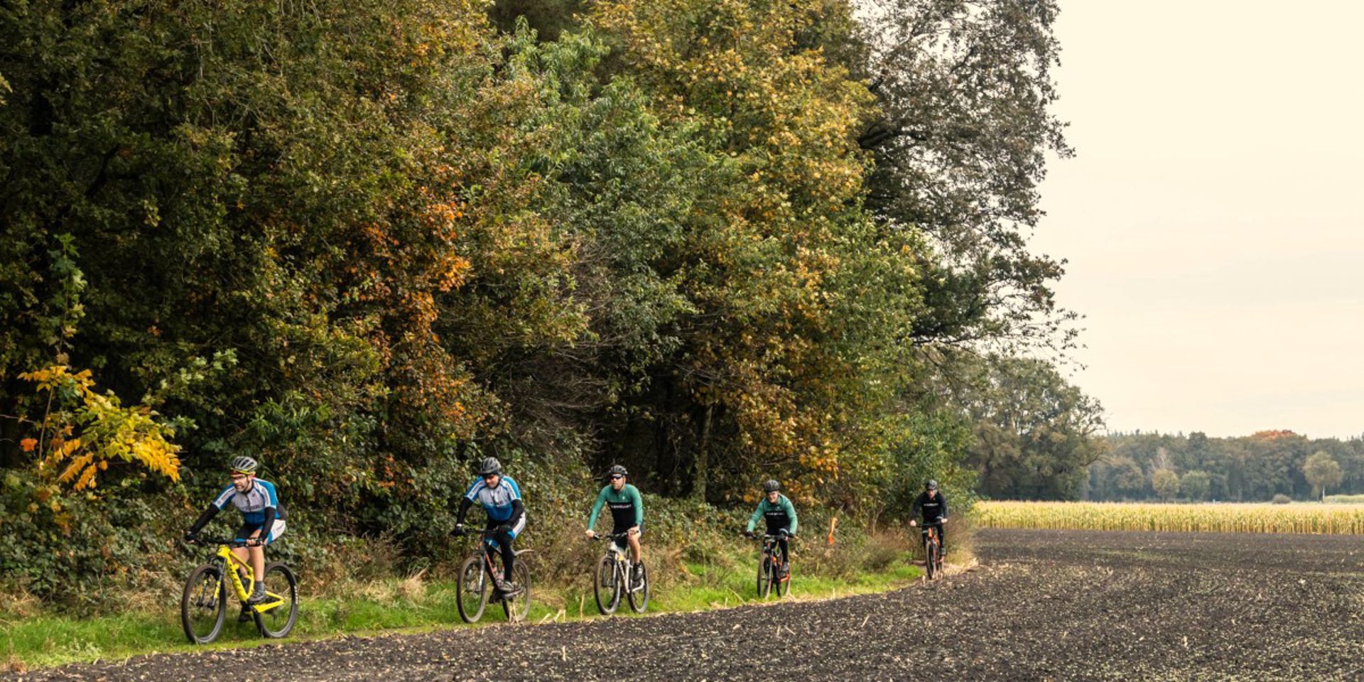 Deze 10x mountainbiketochten mag je deze herfst niet missen