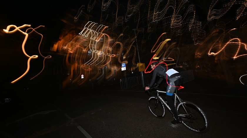 Zo vliegt de avondklok voorbij: 6x toffe tips