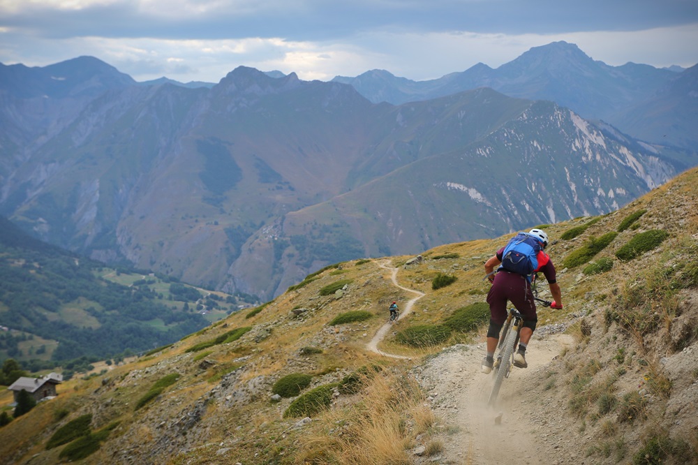 Mountainbiken tussen de bergreuzen in het Franse Les Menuires