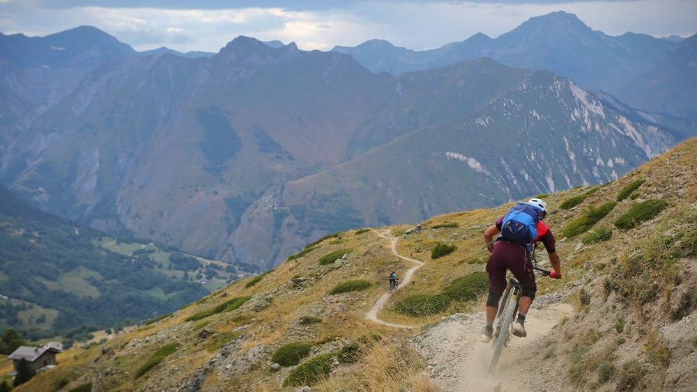 Mountainbiken tussen de bergreuzen in het Franse Les Menuires
