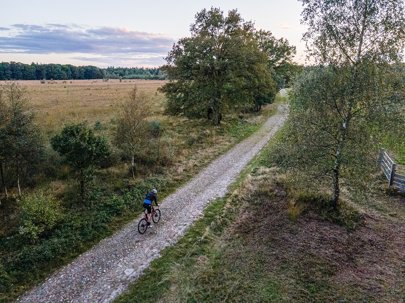 Dokkeren op z’n Drents; fietsen over flinten in de Hel van het Noorden