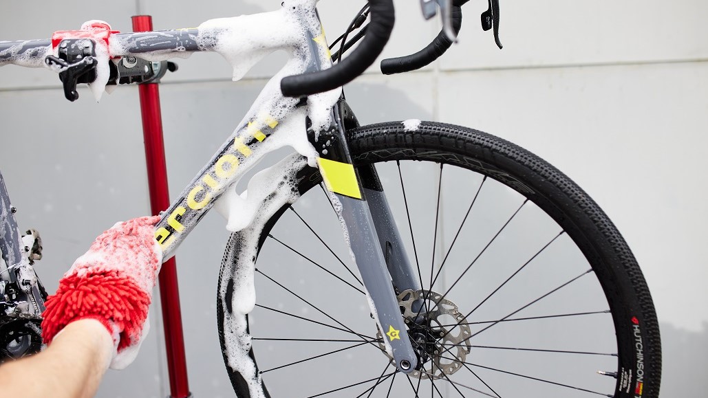 Hoe maak ik mijn racefiets, mountainbike of gravelbike schoon?