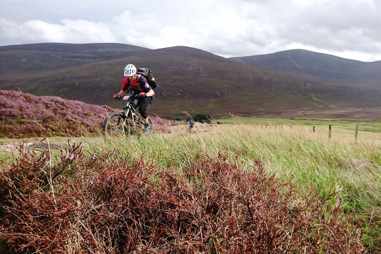 Een omhoog slingerend pad. Dat gaat pijn doen.