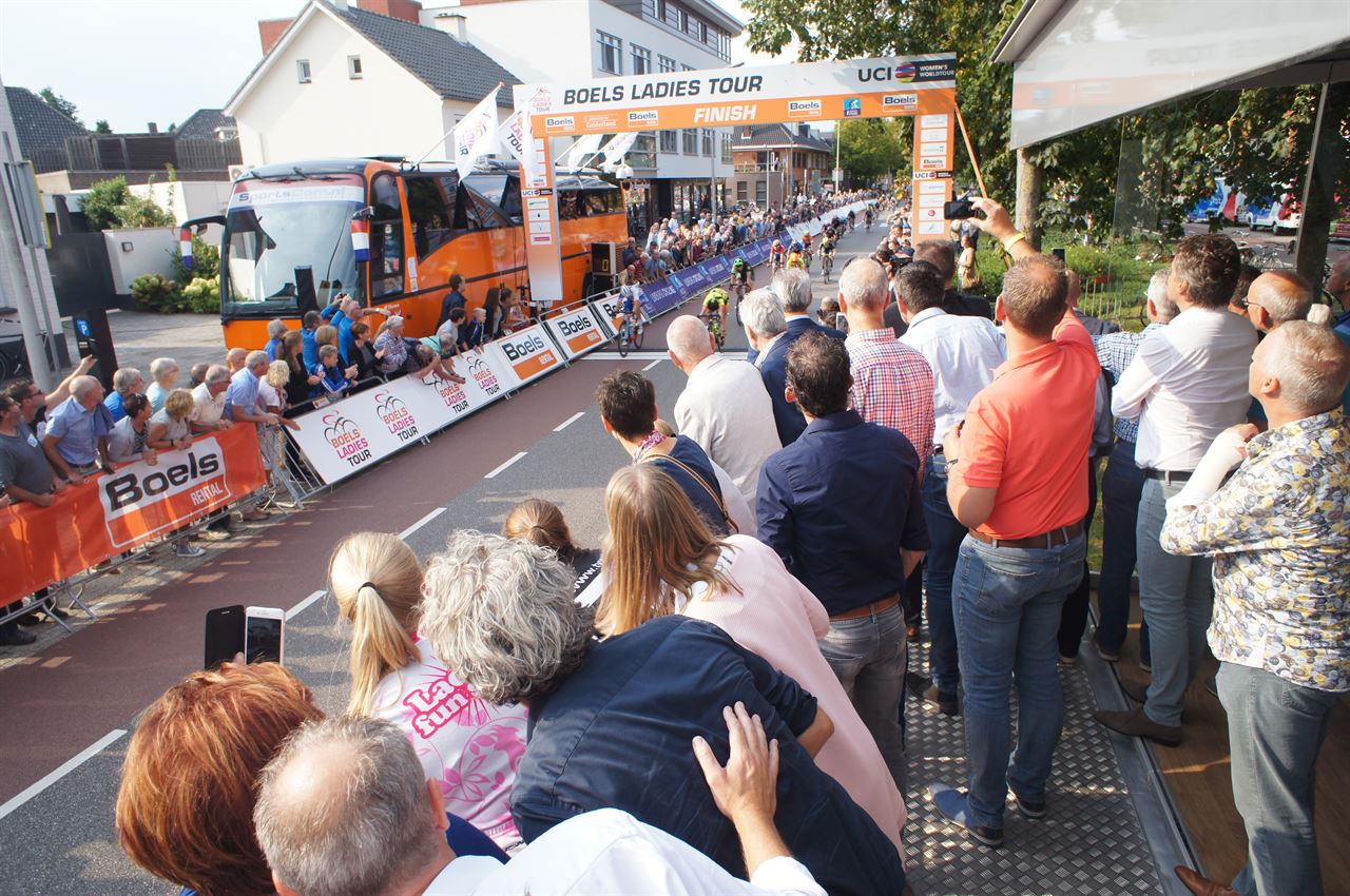 Clinic en wielercafé bij Boels Ladies Tour