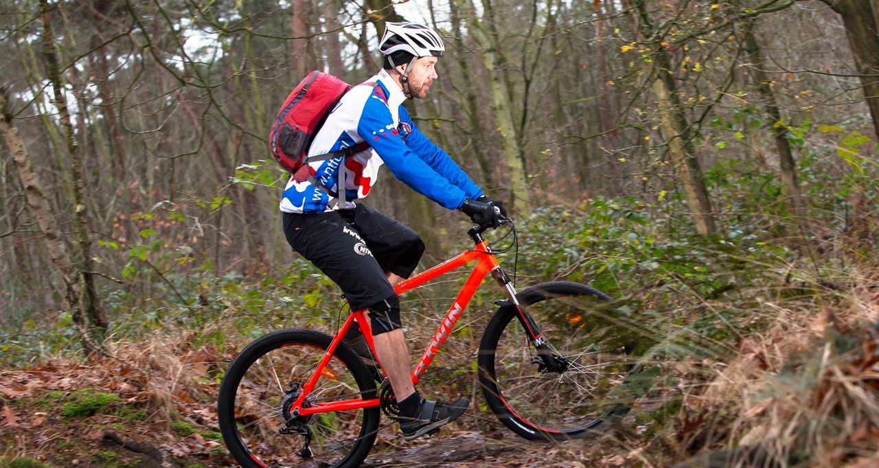 Opwarmen op de mountainbike