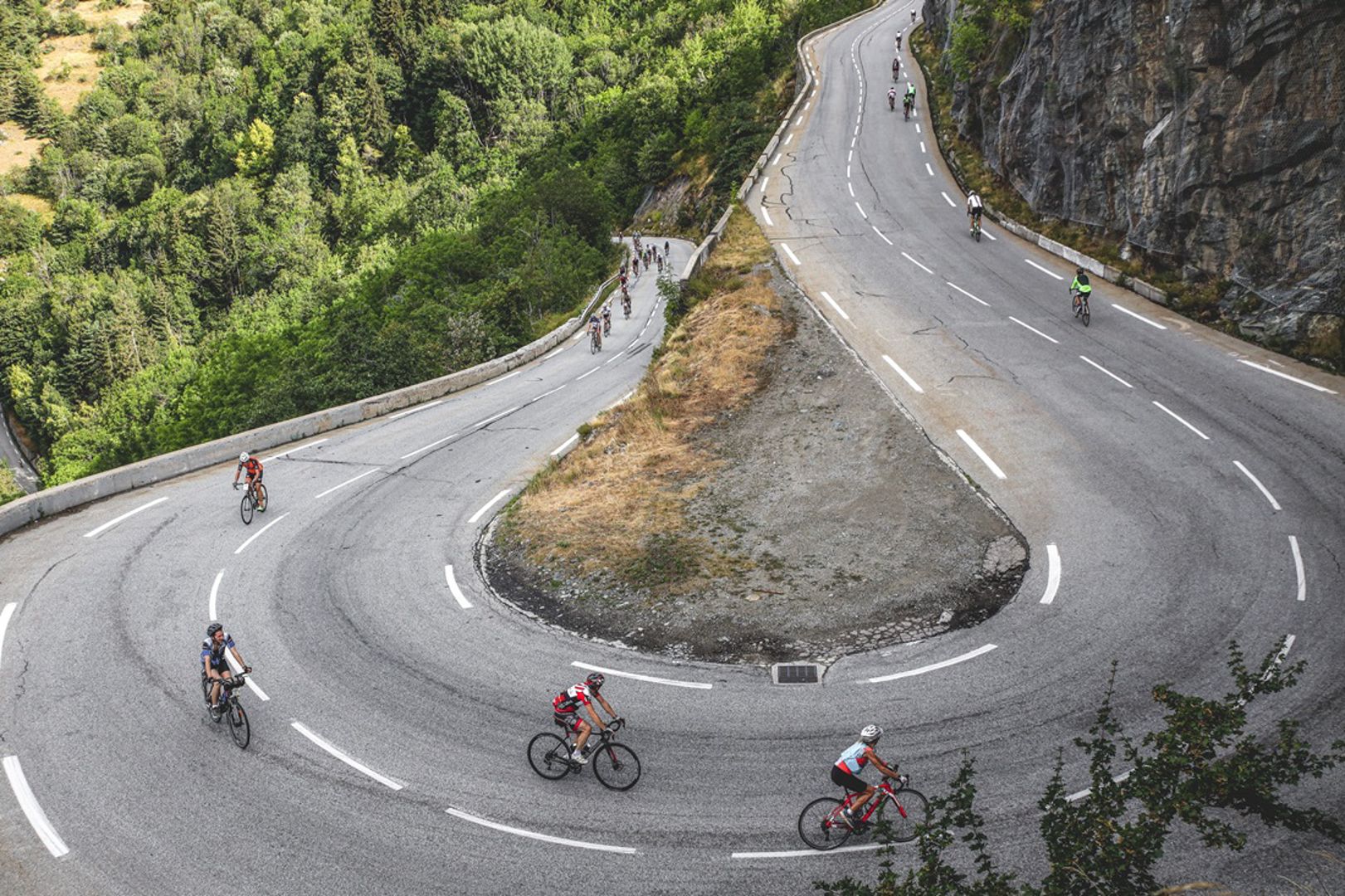 Negen cols in de Franse Alpen tijdelijk autovrij deze zomer
