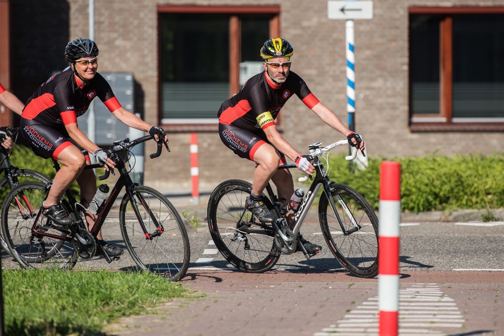 Hoe veilig zijn wielrenners op het fietspad