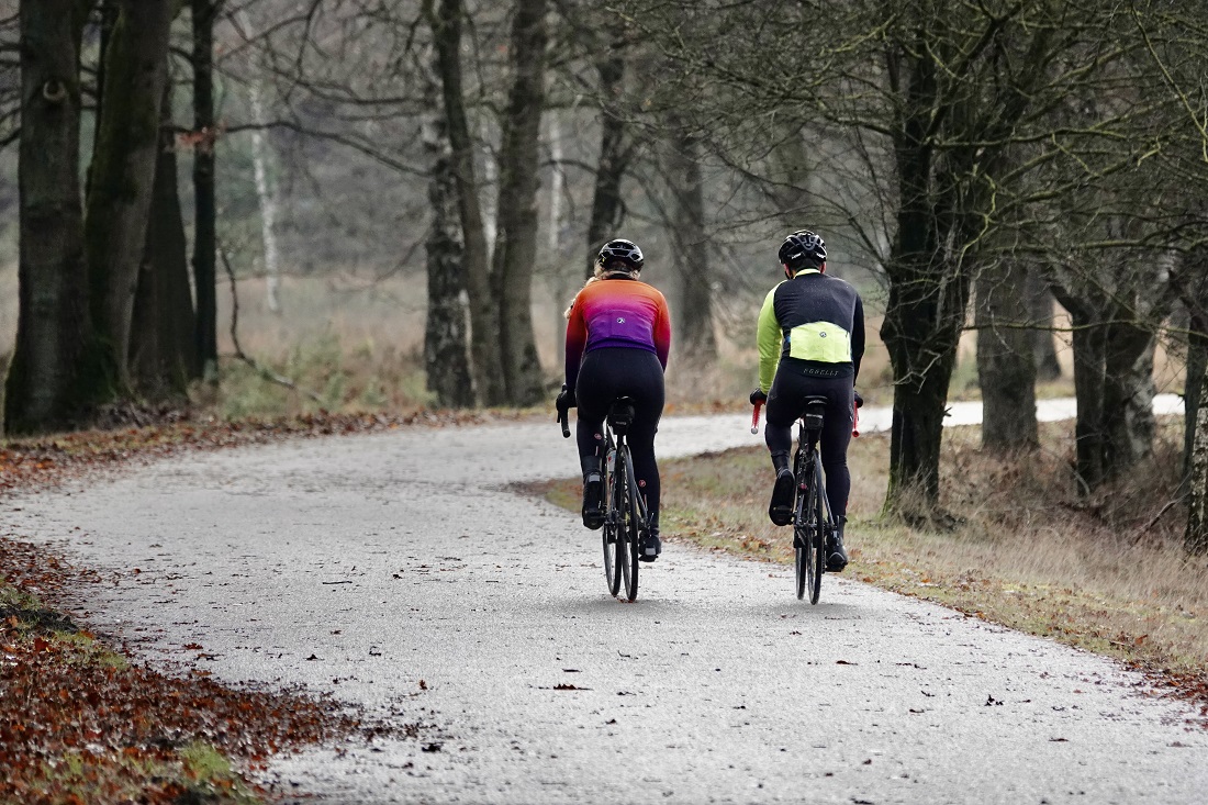 Donkere dagen dip? Met deze 8x tips blijft fietsen in de herfst leuk