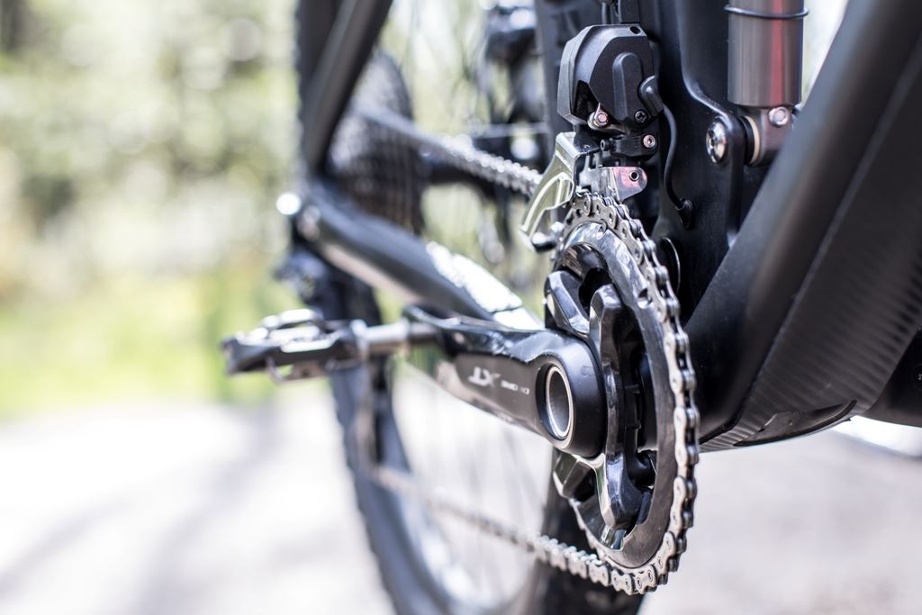 Bij een dubbel voorblad zijn de stappen tussen versnellingen kleiner en gelijkmatiger.