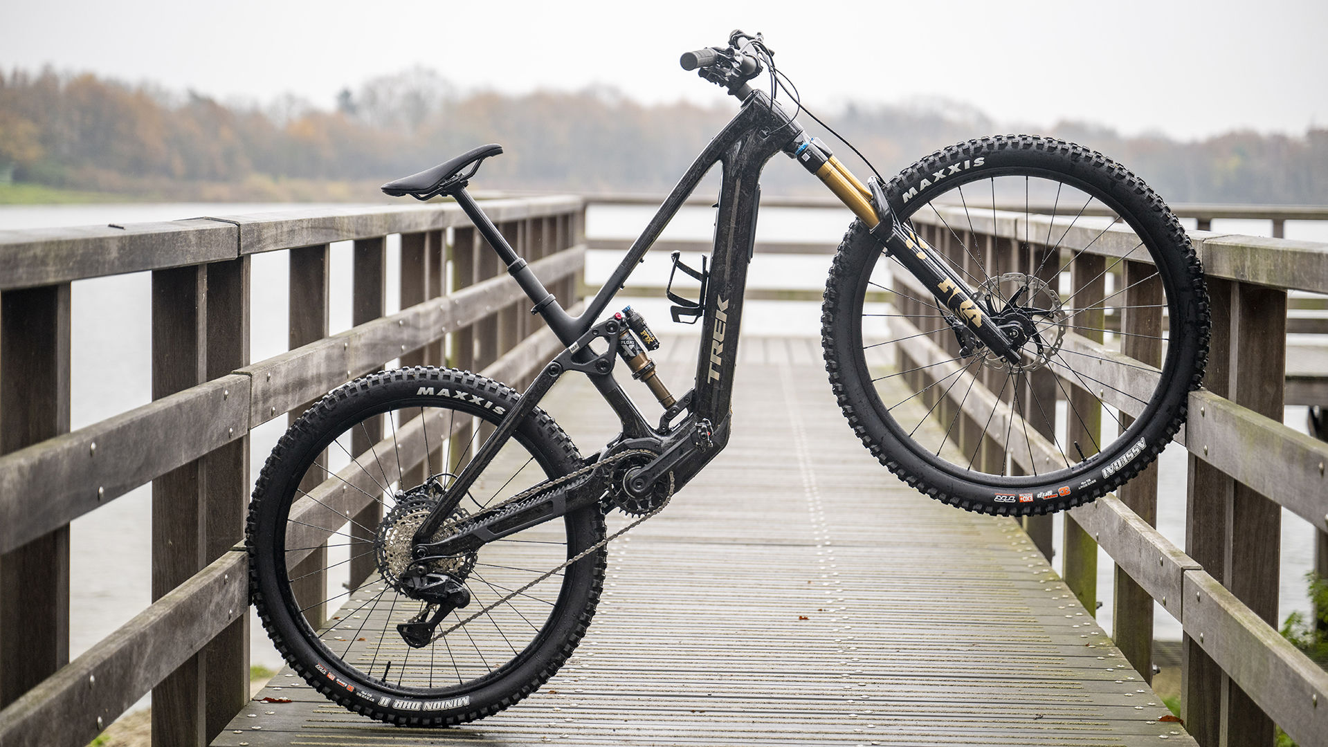 Review Trek Fuel+ MX: als een brommer over de ruige wortels
