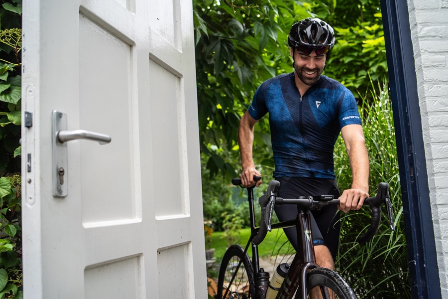 Van profwielrenner naar toerfietser: Tom Dumoulin voelt zich bevrijd