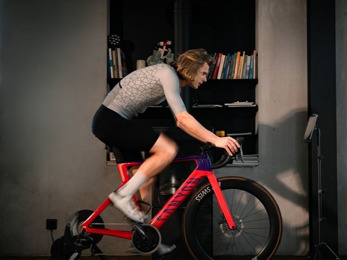 Houd je lichaam koel met de nieuwe indoor wielershirts van Bioracer