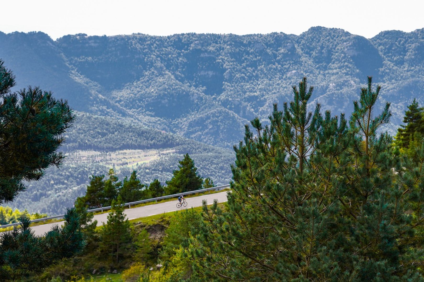 Afzien en genieten op de racefiets en gravelbike in Berguedà in Spaans Catalonië