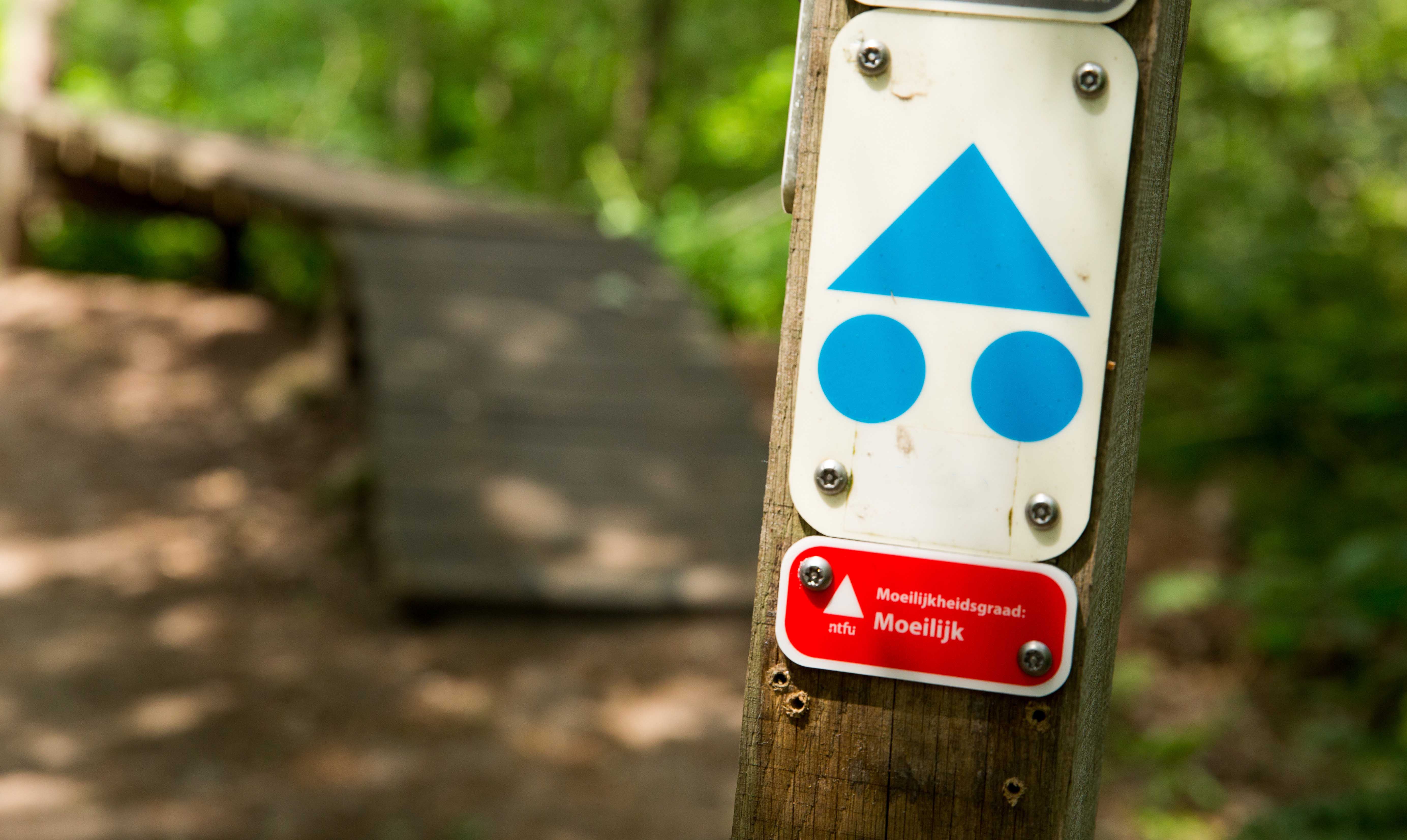 Wat is een rode mountainbikeroute