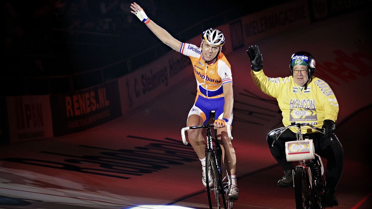 Koos Moerenhout bij zijn afscheid tijdens de 6-Daagse in Rotterdam in 2011 (foto Cor Vos)