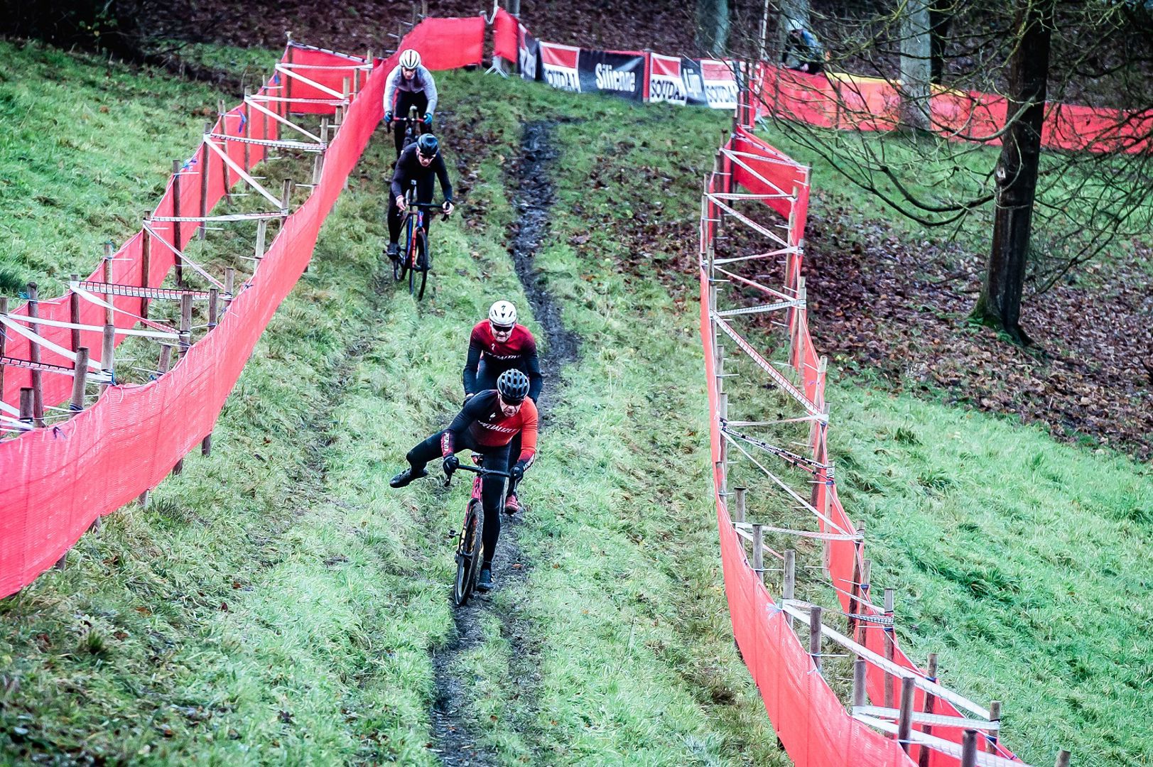 Voetje los op schuin aflopende paden.