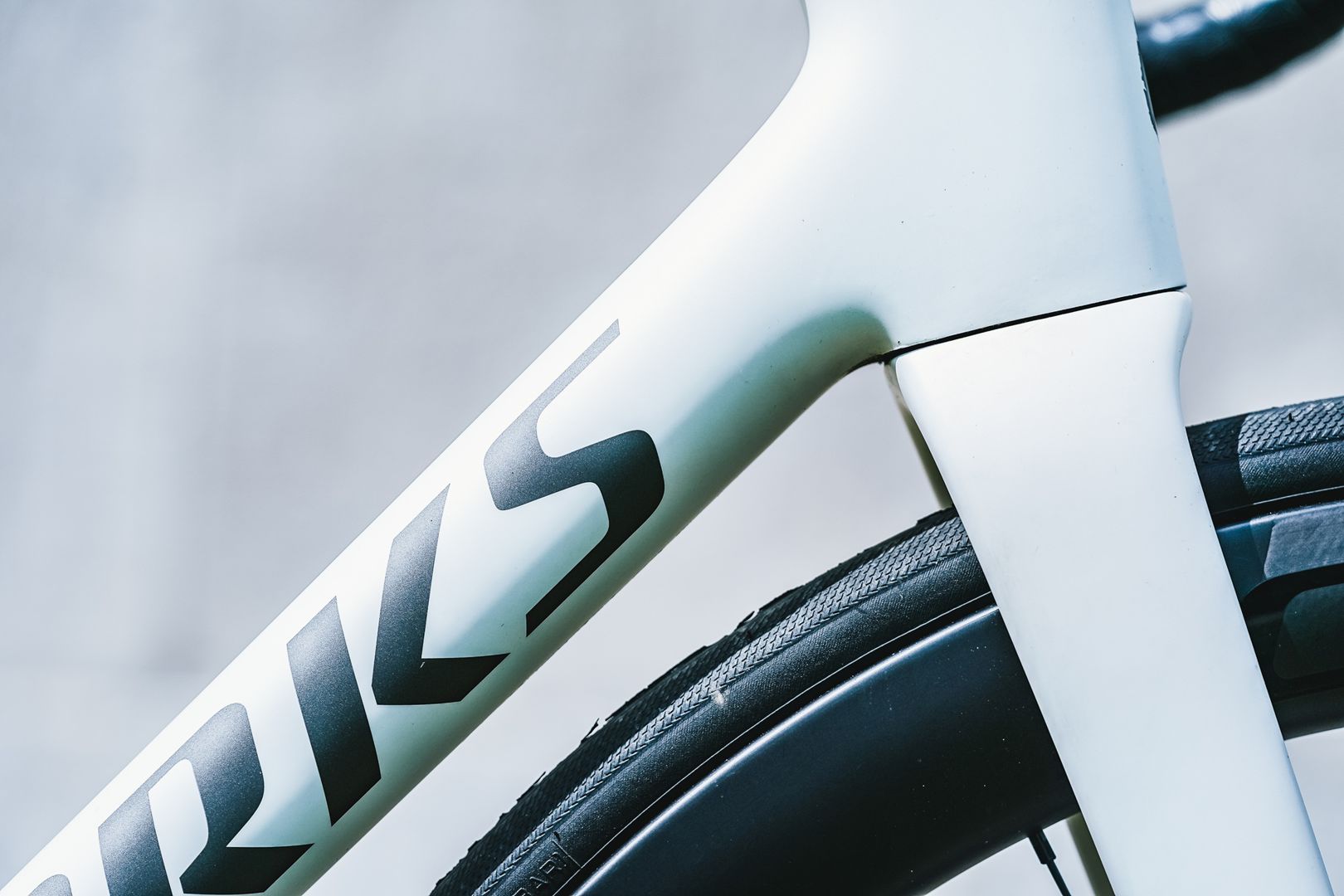 Hoeveel sneller is een Tour de France fiets van 15.000 dan een normale racefiets van 1.500 euro?