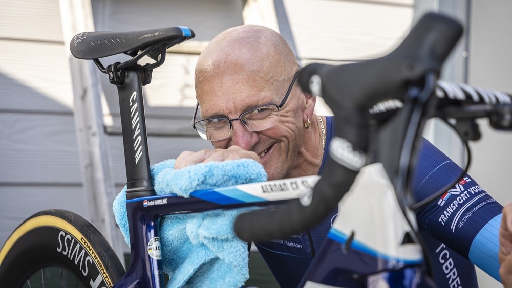 Haat óf liefde voor het poetsen. Een dubbelinterview met twee tegenpolen