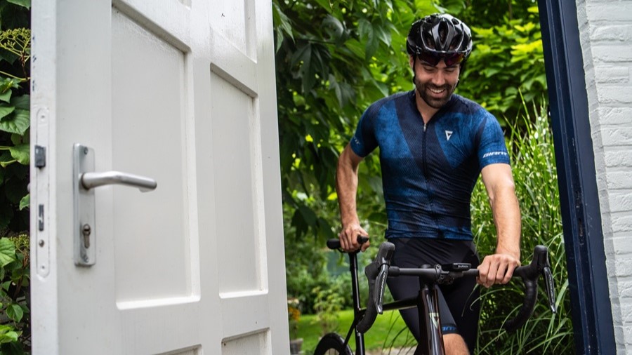 Van profwielrenner naar toerfietser: Tom Dumoulin voelt zich bevrijd