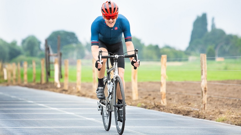 Dit fietspad vol zonnepanelen wekt energie op