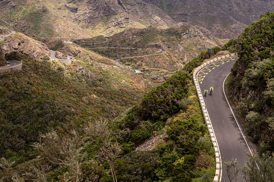 Tenerife, wielrennen in een schilderij vol contrasten